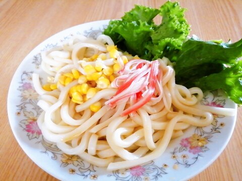 グリーンカールとカニカマとコーンの冷やしうどん